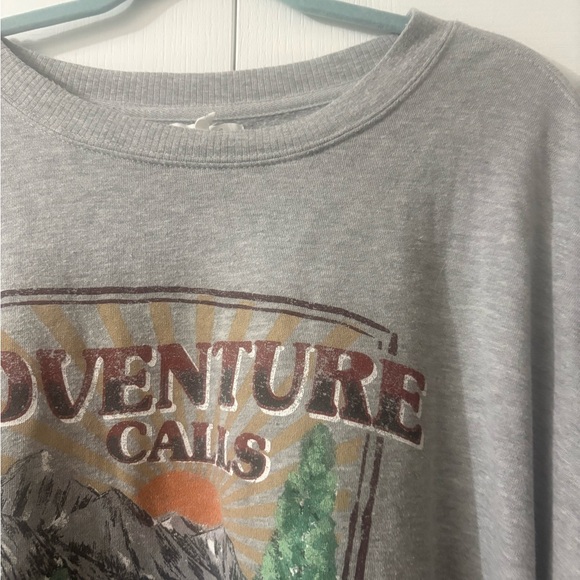 Torrid Gray Adventure calls crew neck  Graphic Sweatshirt with side slit size 4X - Picture 2 of 5
